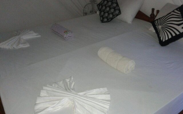 Star Rest Beach Hotel Arugambay