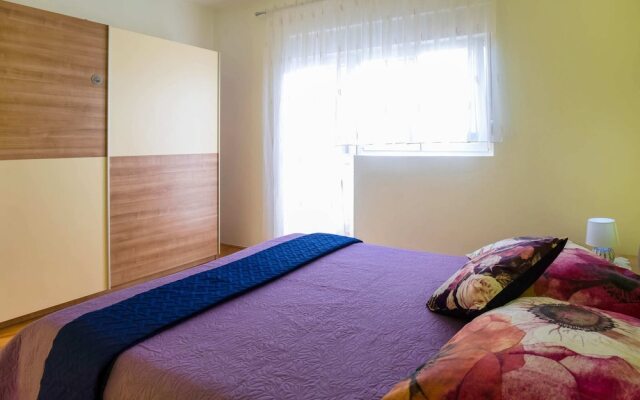 Simplistic Apartment in Vir With Garden