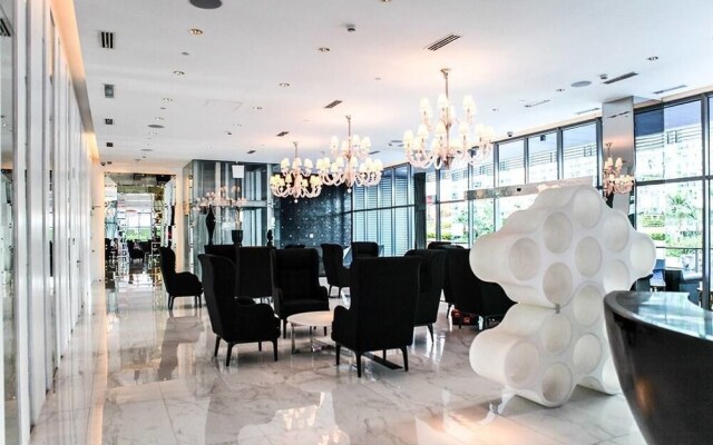 Azure Rio West Wave Pool 1 Bedroom near Airport