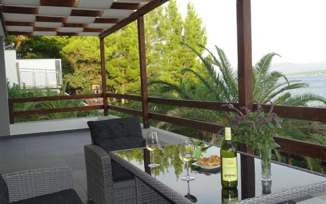 Seaside Villa mit Pool für 12 Personen