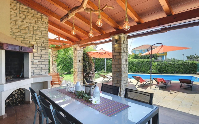 Villa in Novigrad With Pool Near Beach