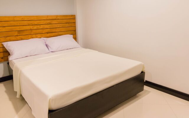 Mahogany Tourist Inn