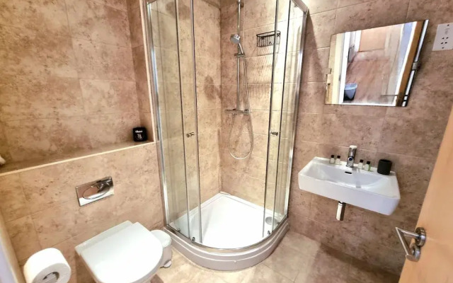 The Beach House & Porth  Sands Apartments