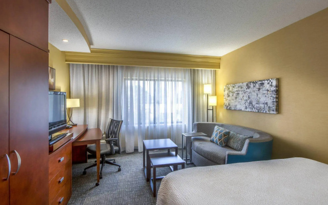 Courtyard by Marriott Greensboro Airport