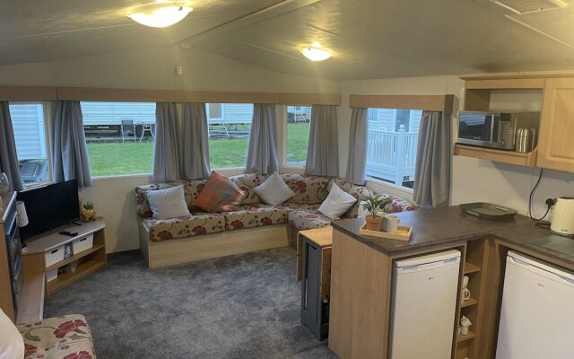 Charming 3-bed Static Caravan in Porthcawl