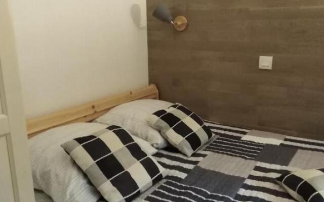 Appartement T2 avec piscine a 100 m de la plage