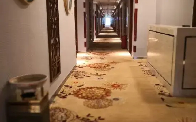 Junyue Baihe Theme Hotel