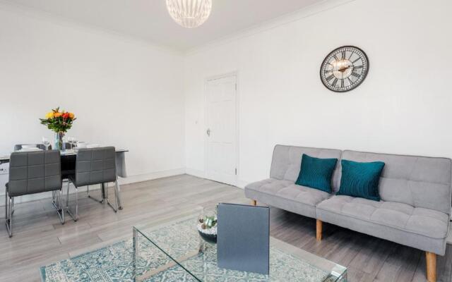 Luxury Apartment 2bed & Parking - East London - by Damask Homes