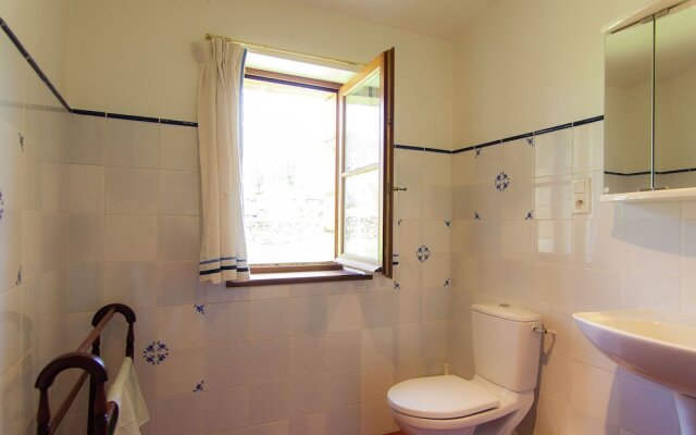 Marvelous Holiday Home in Issac With Swimming Pool