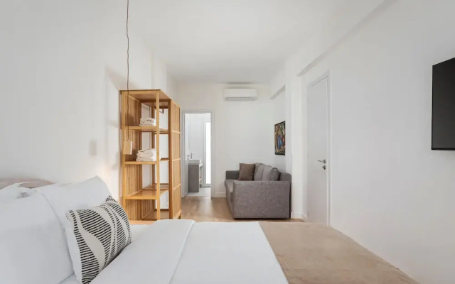 Athenian Hillside Residence