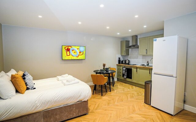 E2M Wisteria House Heathrow Free Parking