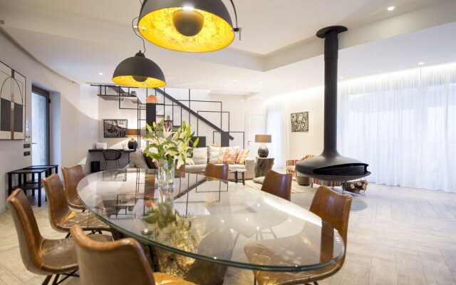 Captivating 5br Pool Villa Close Navarino Golf