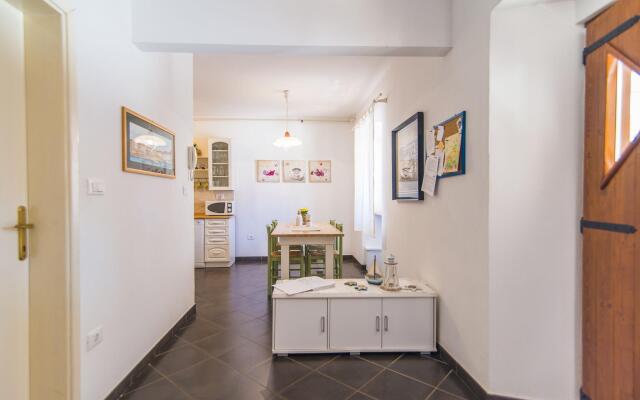 Charming stone house on a walking distance from the beach