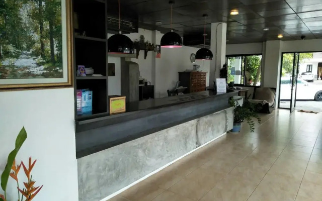 Holiday Park Hotel