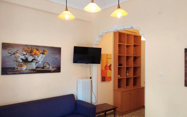 Cozy Apartment in Acropolis With Roof Garden