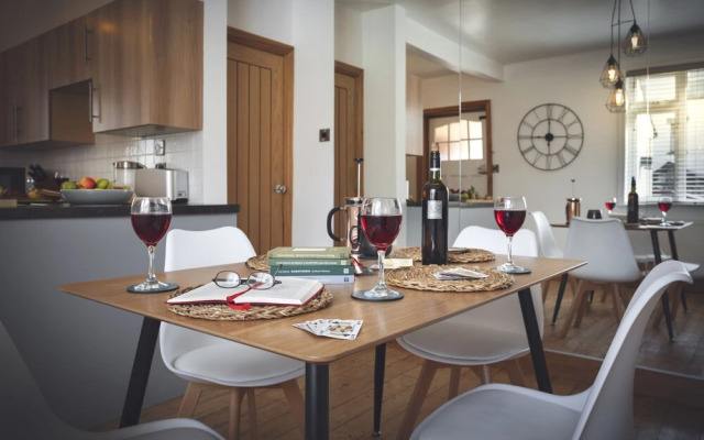 Ellerthwaite Place Getaway with Hot Tub