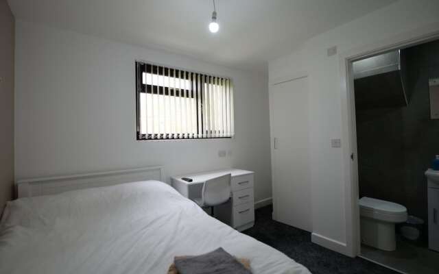 Elegant Holiday Home in Coventry near Lake View Park