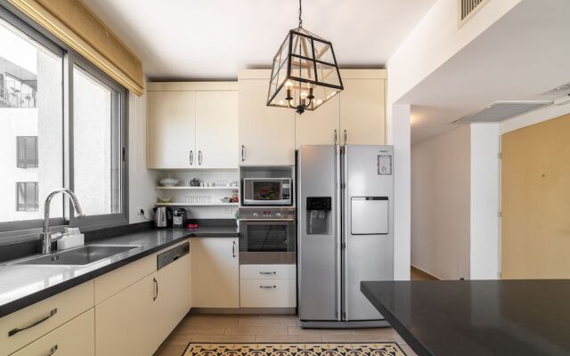 Elegant Duplex near Rothschild by FeelHome