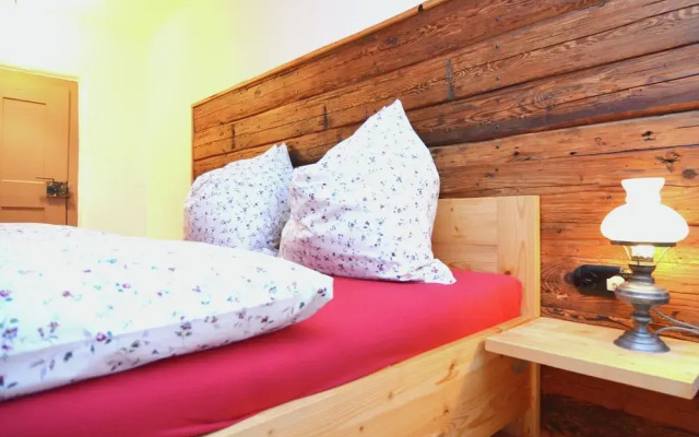 Sunny Holiday Home Near the Forest