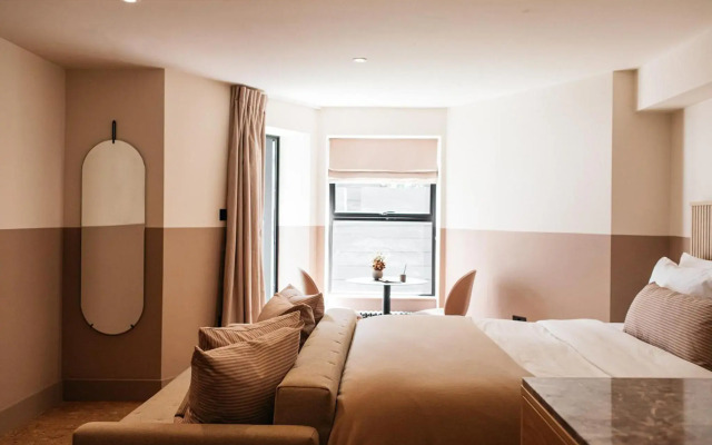 Port Hotel
