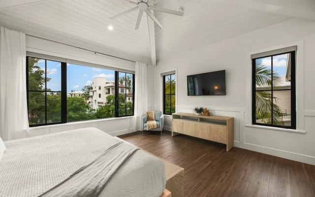 Salty Oak in Siesta Key