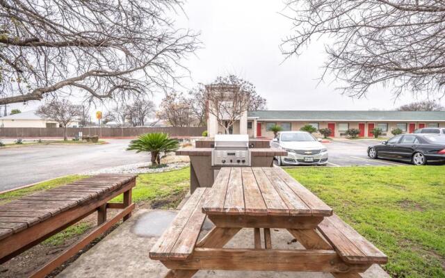 OYO Hotel San Antonio near AT&T Center