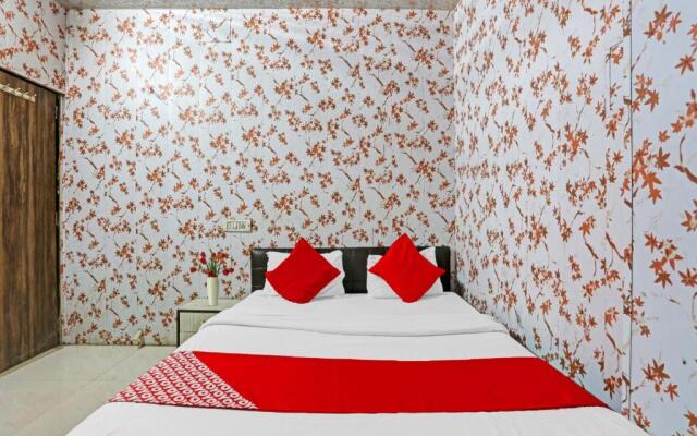 OYO Flagship 80682 Hotel Golden Residency