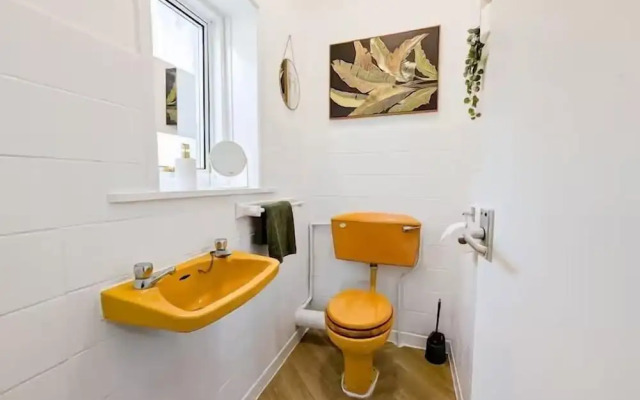 Central 3BR Home with Hot Tub Sleeps 10