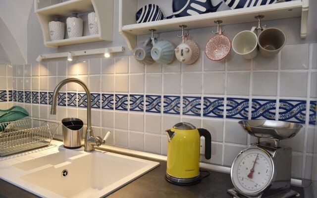 A' Studio Apartment - BH 117