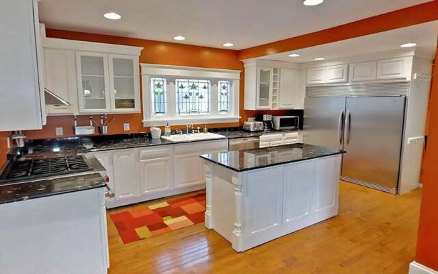 Linden Hills Luxury Charmer