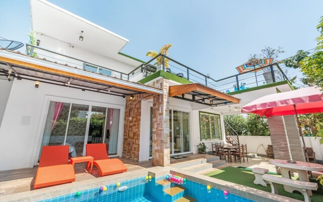 Timeless pool villa by Favstay