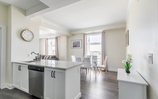 Rideau 2Br Signature Apartment Free Parking 3