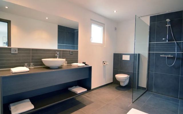 Lavish Villa in Malmedy with Heated Pool, Hot Tub, Infrared Sauna