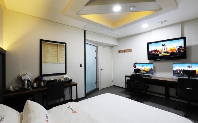 W Motel
