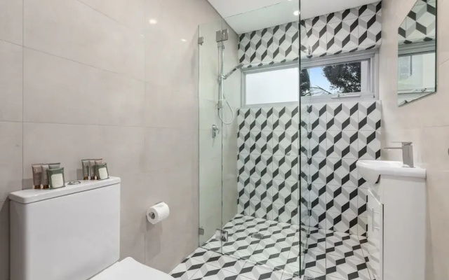Bright Studio With Balcony Near Coogee Beach