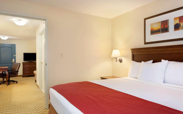 Country Inn & Suites by Radisson, Nevada, MO