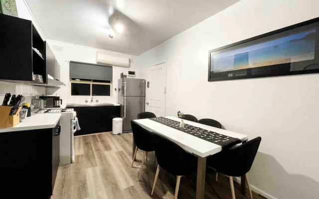 Unwind Esplanade Beach Escape No 5