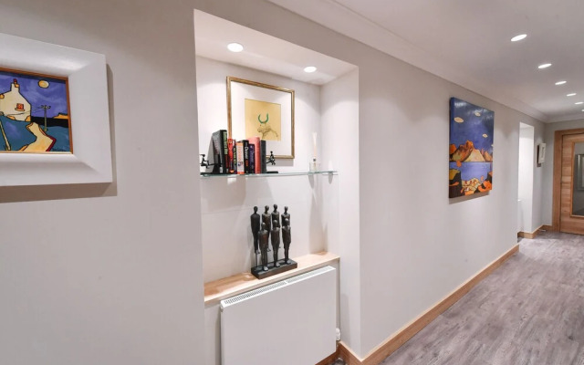 The Barclay Apartment