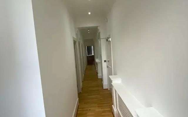 Charming 2-bed Apartment in Wolverhampton