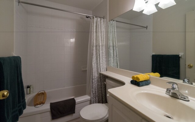 Applewood Suites - 2 BDRM King West