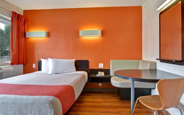 Motel 6 Dania Beach
