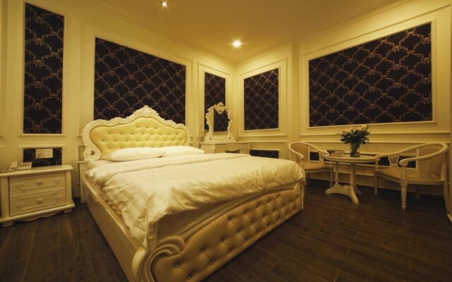 Royal Hotel