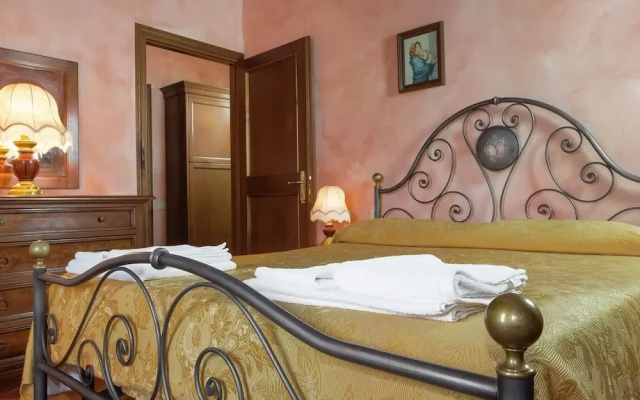 Beautiful Farmhouse in San Vivaldo With Swimming Pool