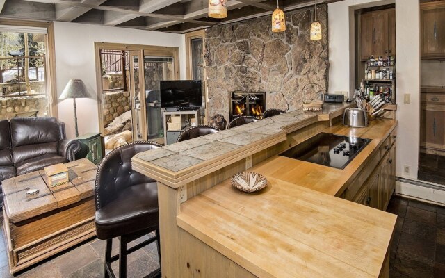 Village Center Condo 1F