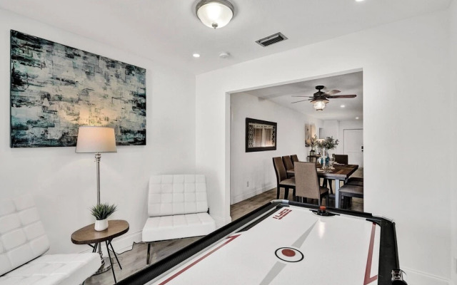 Private Heated Pool & Lovely Home