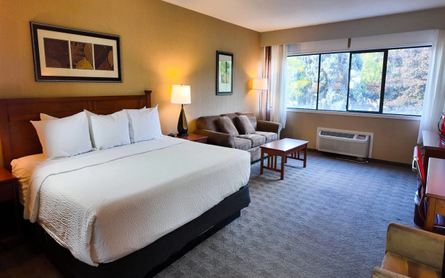 Ramada Hotel & Conference Center by Wyndham Kelowna