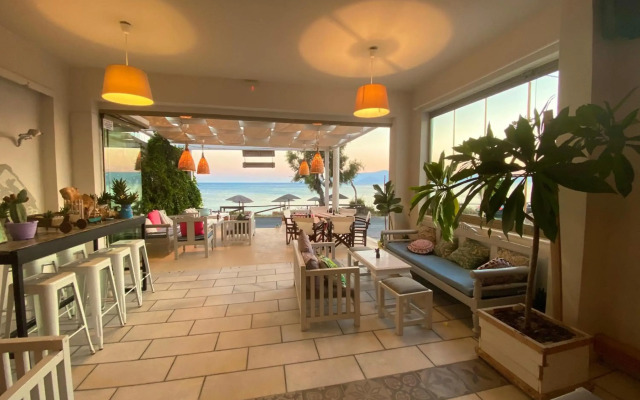 Manios Suites