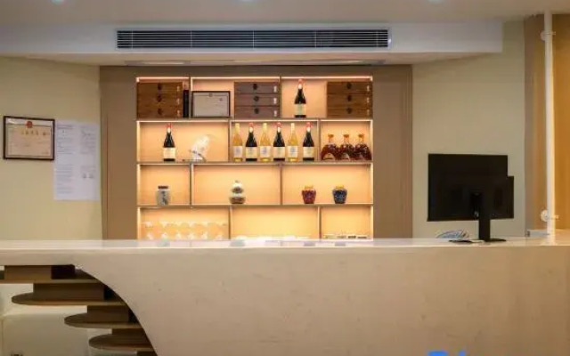 Windy Lake View Resort Hotel