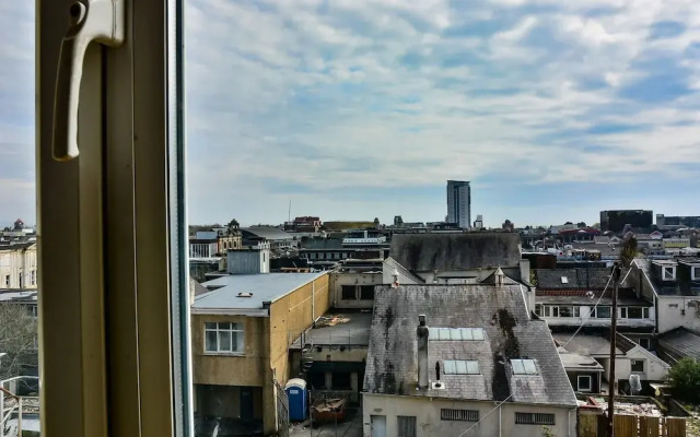 Captivating 3-bed House in Swansea Town Center