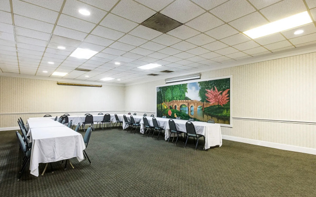 Rodeway Inn & Suites